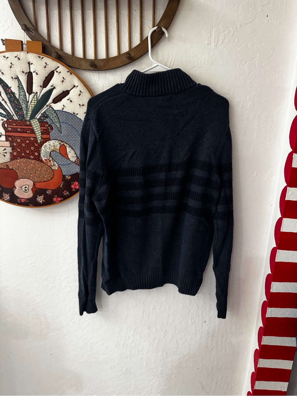 Tahari Men’s navy blue striped Henley sweater large - Picture 6 of 6